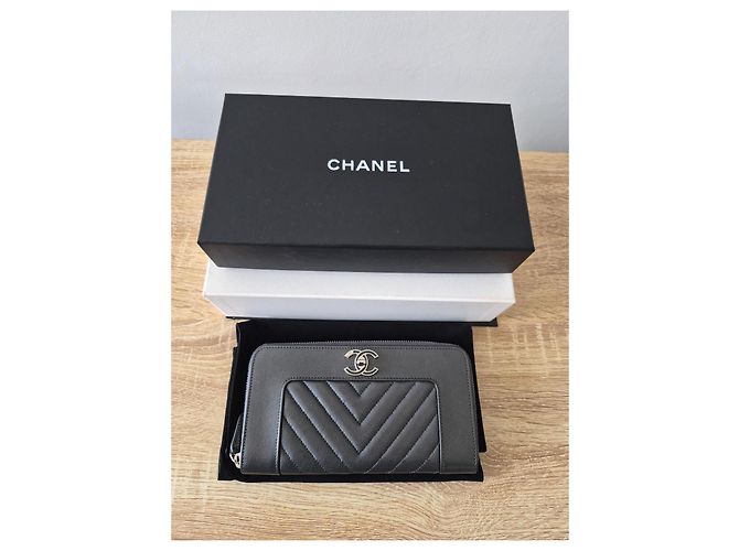 Chanel Chevron Leather Zipped Wallet in Grey Black - view 8