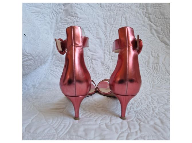 Gianvito Rossi Riemchen-Heels aus rosa Metallic-Leder Pink - Ansicht 4