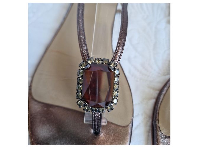 Valentino Garavani Sandali thong in pelle bronze con gioielli Bronzo - vista 3