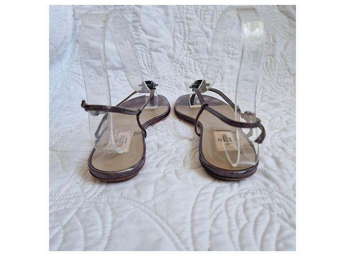 Valentino Garavani Sandali thong in pelle bronze con gioielli Bronzo - vista 5