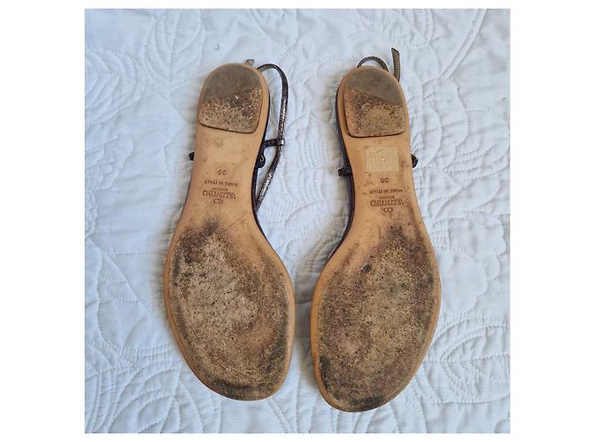 Valentino Garavani Sandali thong in pelle bronze con gioielli Bronzo - vista 6