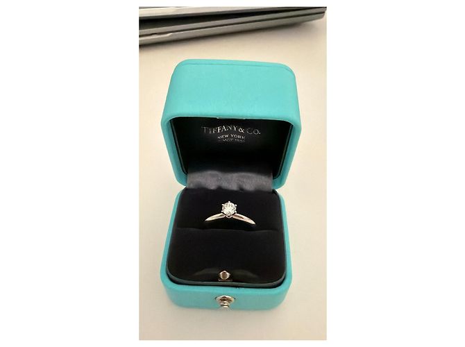 Tiffany & Co. Solitär-Diamantring aus Platin 0.38ct Silber - Ansicht 2