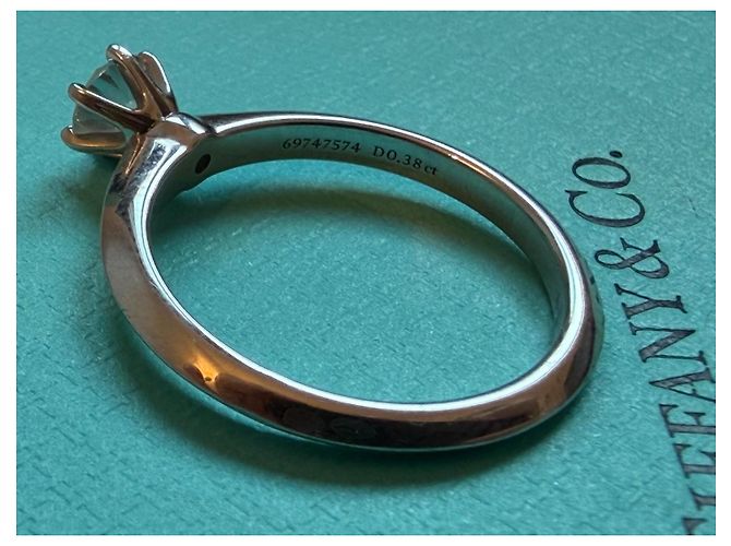 Tiffany & Co. Solitär-Diamantring aus Platin 0.38ct Silber - Ansicht 4