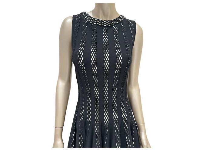Alaïa Midi-Kleid aus schwarzem Ajour-Strick Sz.42 gebraucht - Ansicht 3