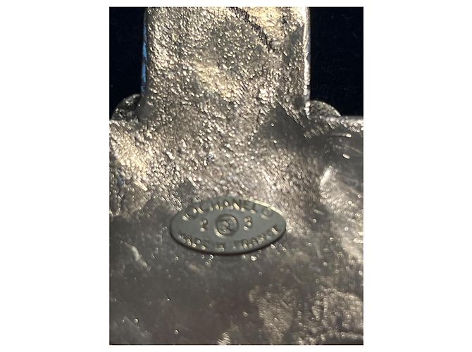 Pendente a Croce Chanel in Metallo Dorato e Strass Rosso D'oro - vista 3