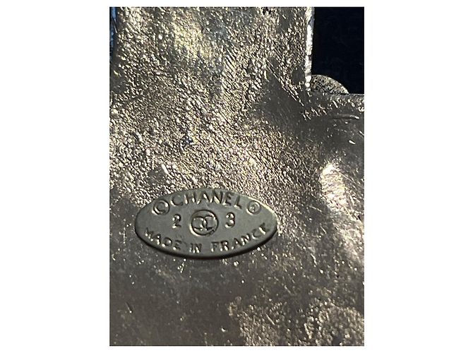 Pendente a Croce Chanel in Metallo Dorato e Strass Rosso D'oro - vista 4