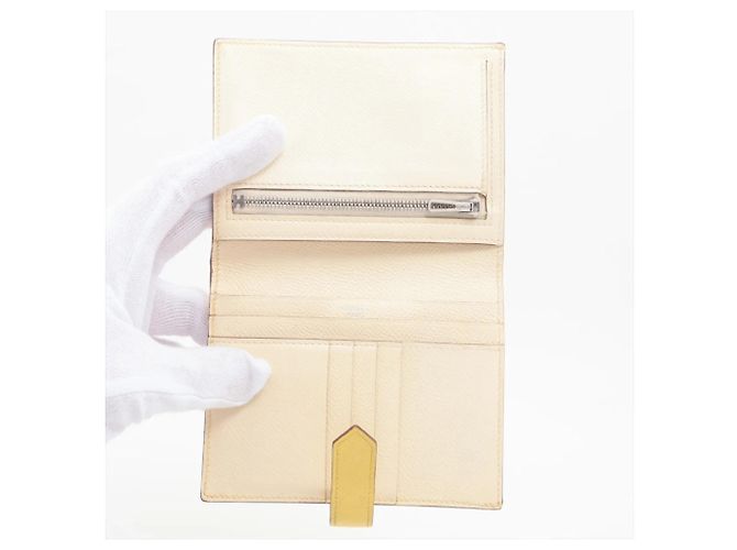 Hermès Carteira bi-fold Hermes Bearn Compact em couro Veau Epsom Amarelo - vista 3