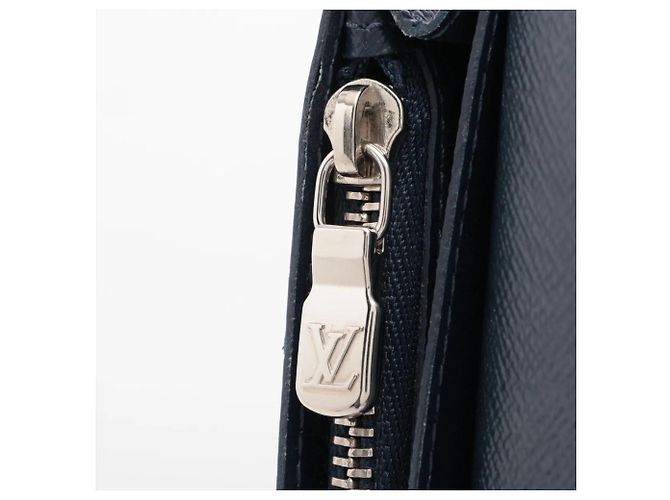 Louis Vuitton Taiga Portefeuille Brazza Wallet - vista 10