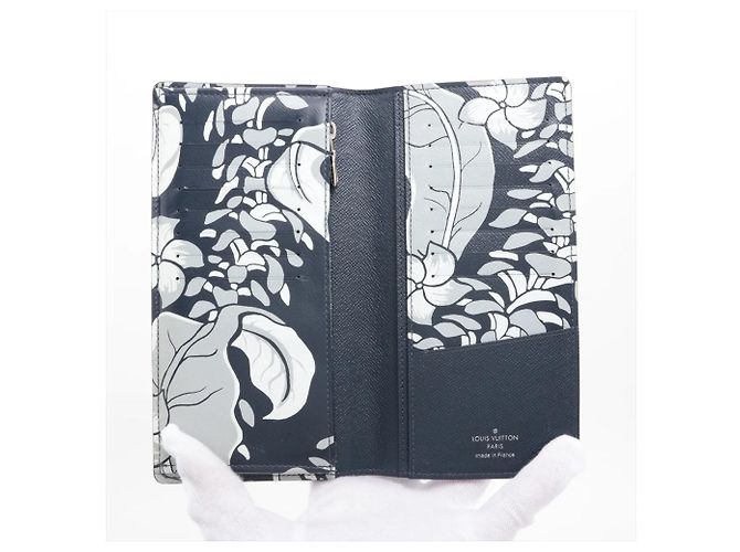 Louis Vuitton Taiga Portefeuille Brazza Wallet - vista 3