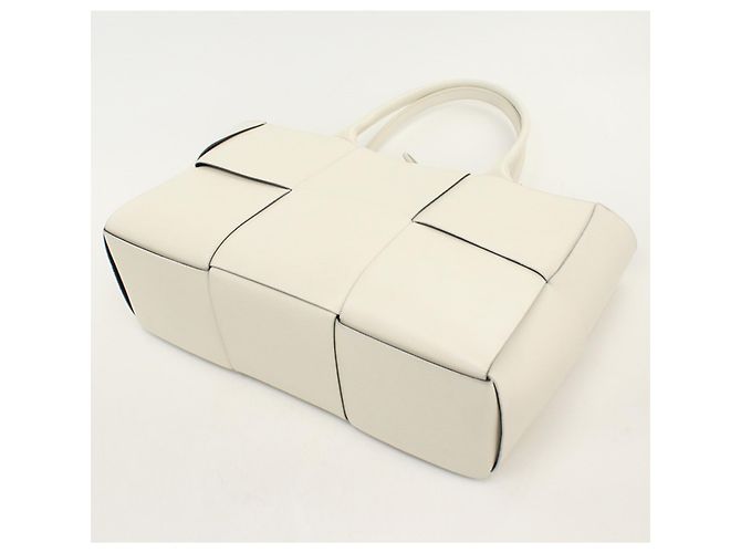 Saco Tote Bottega Veneta Medium Arco Branco - vista 2