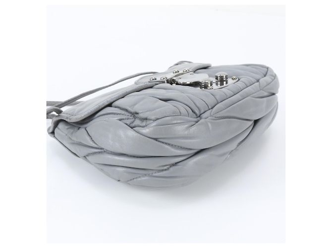 Bolso bandolera con cadena Miu Miu Matelassé Castaño - vista 4