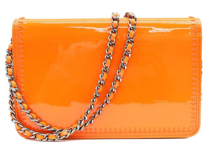 Borsa a tracolla Chanel in pelle verniciata arancione con cuciture Coco Mark - vista 3