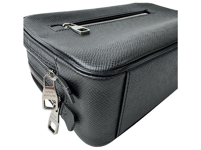 Louis Vuitton Taiga Neo Pavel Second Bag Gris - vue 11