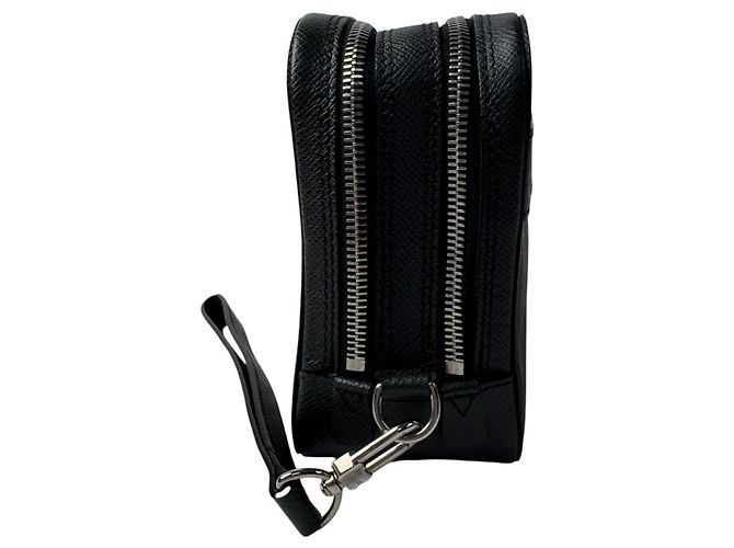Louis Vuitton Taiga Neo Pavel Second Bag Gris - vue 3