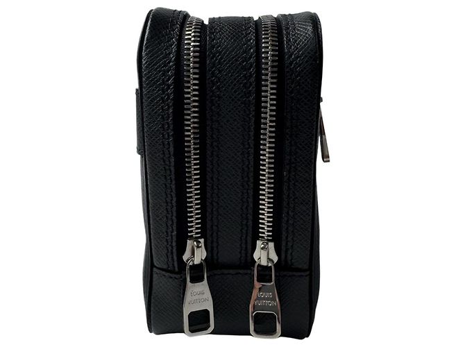 Louis Vuitton Taiga Neo Pavel Second Bag Gris - vue 4