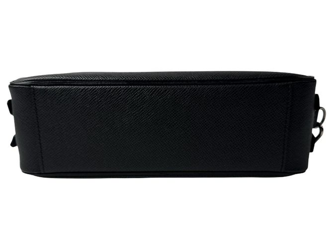 Louis Vuitton Taiga Neo Pavel Second Bag Gris - vue 5