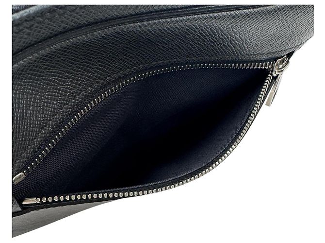 Louis Vuitton Taiga Neo Pavel Second Bag Gris - vue 8