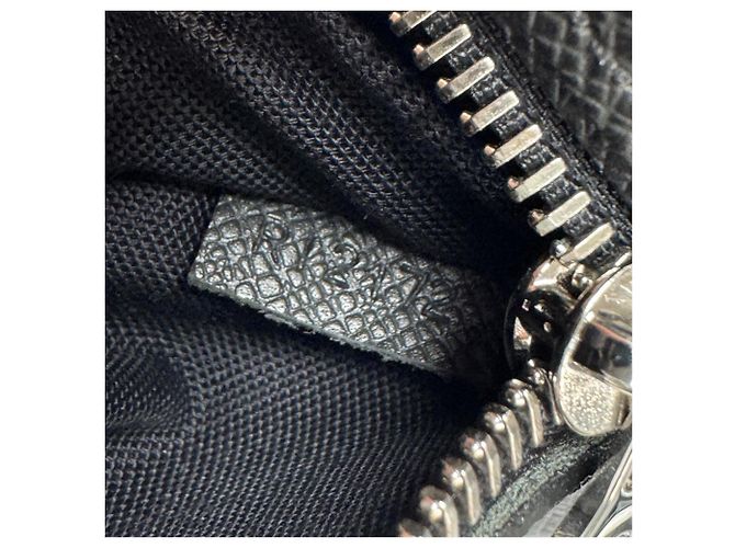 Louis Vuitton Taiga Neo Pavel Second Bag Gris - vue 9