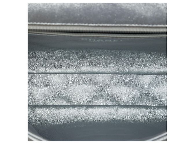 Clutch Roll Reissue 2.55 Chanel em pele de cordeiro metálica acolchoada prateada Prata - vista 3
