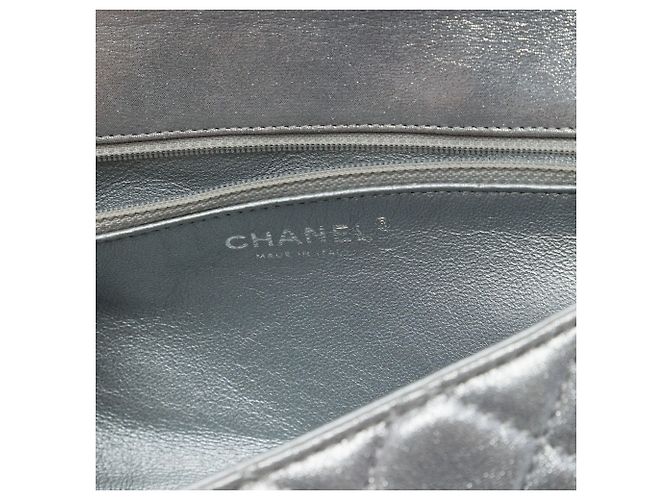 Clutch Roll Reissue 2.55 Chanel em pele de cordeiro metálica acolchoada prateada Prata - vista 4
