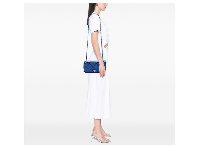 Chanel Blue Medium Quilted Patent Coco Shine Flap Azul - vista 6