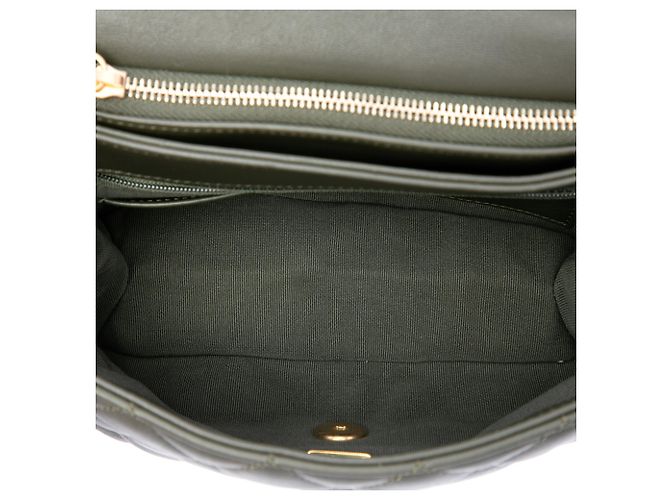 Chanel Brown Small Quilted Lambskin Pillow Crush Flap Castaño Caqui - vista 4
