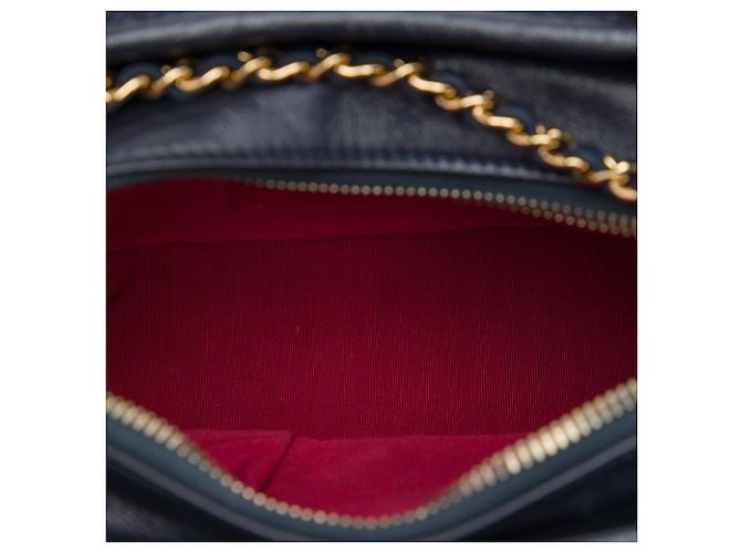 Chanel Gabrielle Crossbody Small in Tweed Blu e Pelle d'Agnello Ricamata Blu navy - vista 4