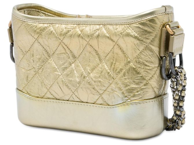 Chanel Gabrielle Hobo Small in pelle di vitello invecchiata metallizzata matelassé dorata D'oro - vista 2