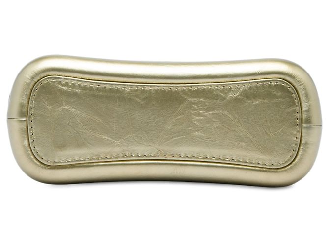 Chanel Gabrielle Hobo Small in pelle di vitello invecchiata metallizzata matelassé dorata D'oro - vista 3