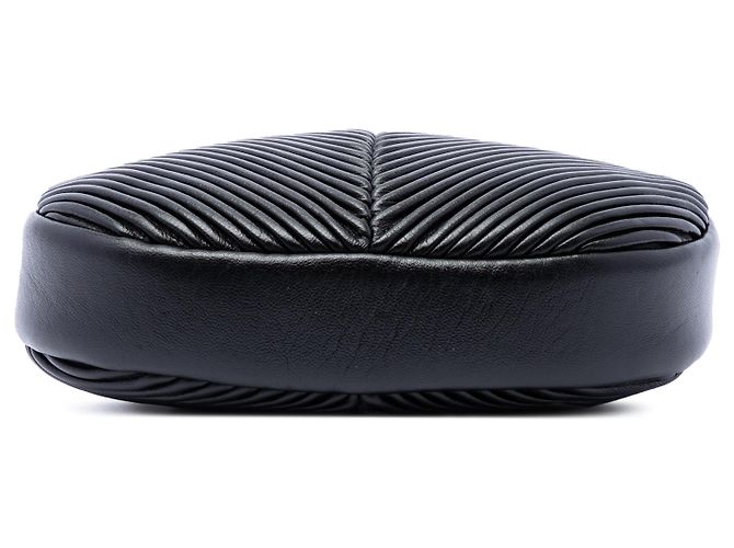 Bolso Camera Oval Plisado de Piel de Cordero Chevron Negro Chanel - vista 3