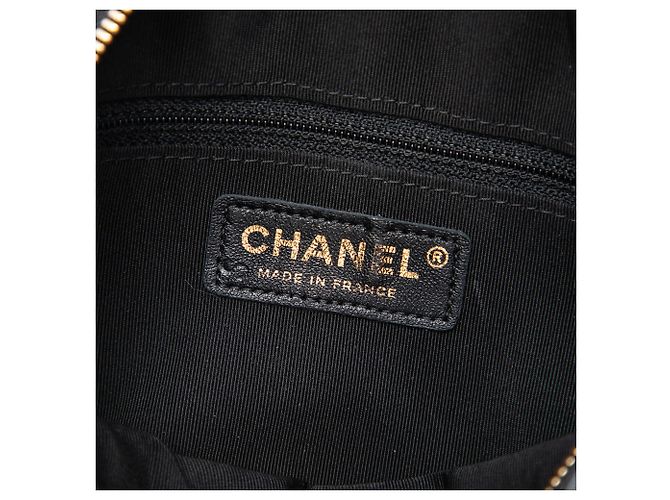Bolso Camera Oval Plisado de Piel de Cordero Chevron Negro Chanel - vista 5