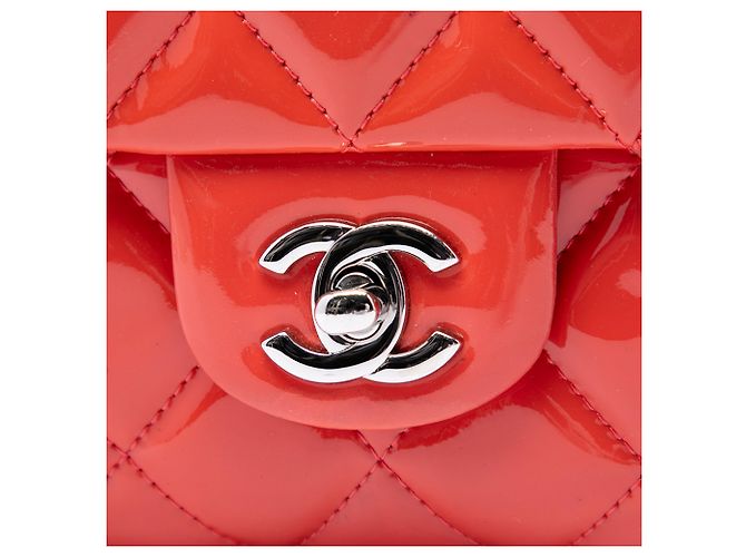 Clutch de solapa acolchada de charol rosa Chanel CC con cadena - vista 5
