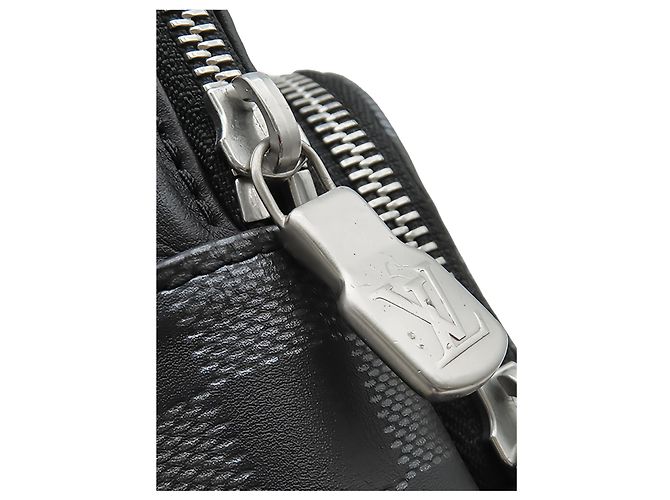 Louis Vuitton Black Damier Graphite Avenue Sling Preto - vista 12