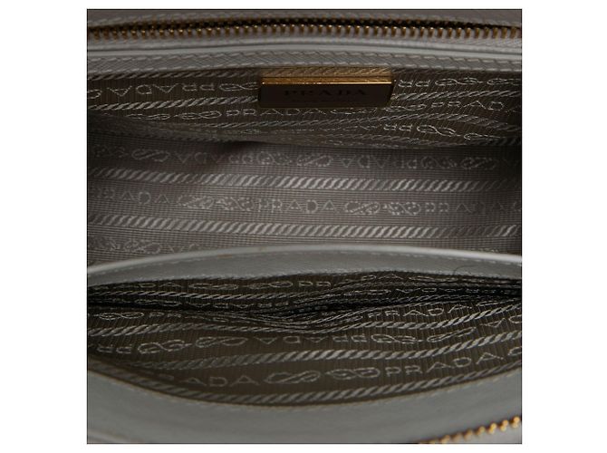 Prada Bolsa Galleria Double Zip Small em couro Saffiano branco - vista 4