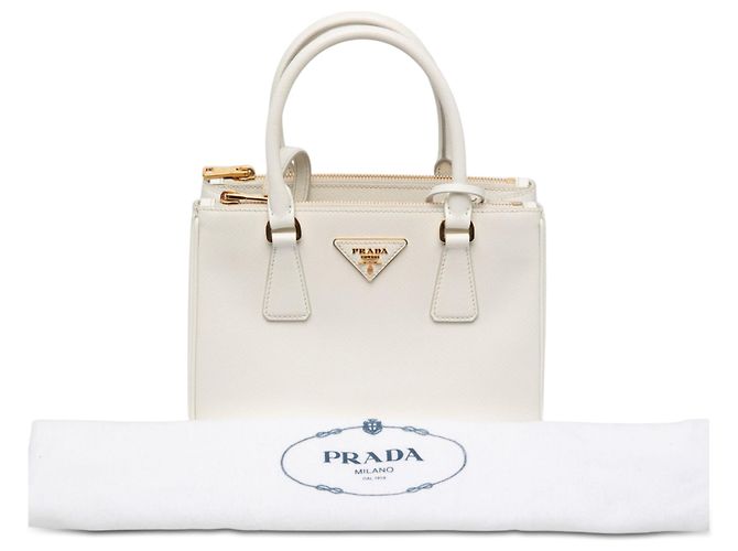 Prada Bolsa Galleria Double Zip Small em couro Saffiano branco - vista 8