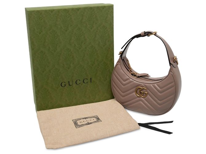 Bolsa Meia Lua Gucci Mini GG Marmont em couro de bezerro matelassê marrom Carne - vista 9