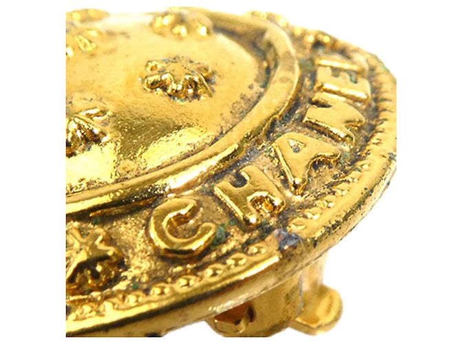 Chanel Gold vergoldete Camellia runde Clip-On Ohrringe Golden - Ansicht 9