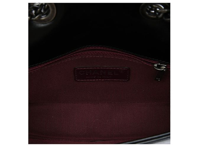 Chanel Black Small Quilted Aged Calfskin Coco Boy Flap Schwarz - Ansicht 4