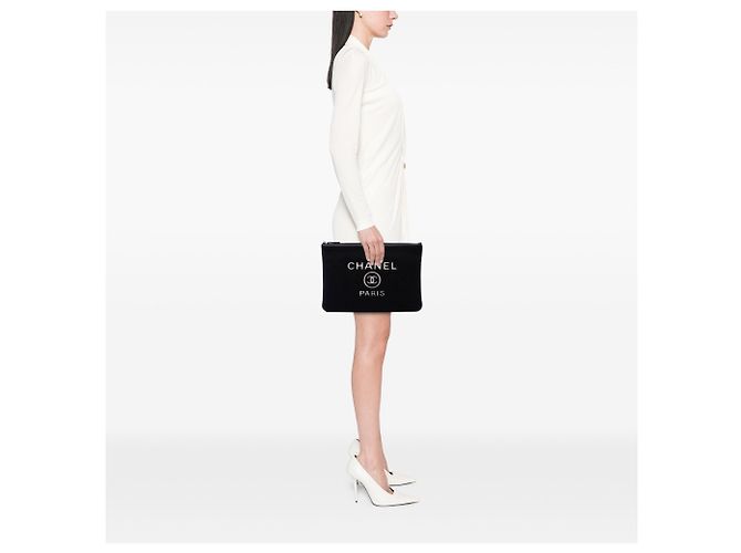 Clutch Chanel Deauville O Case Large in feltro di lana nero - vista 6