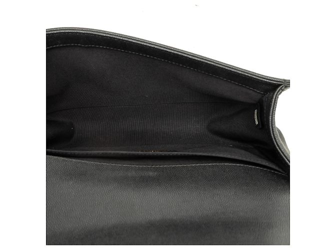 Le Boy Chanel Black Old Medium Quilted Caviar Boy Flap Preto - vista 4