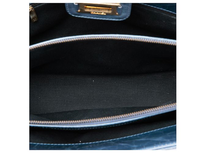 Borsa a tracolla Chanel Reissue 2.55 in pelle di vitello invecchiata matelassé blu - vista 4