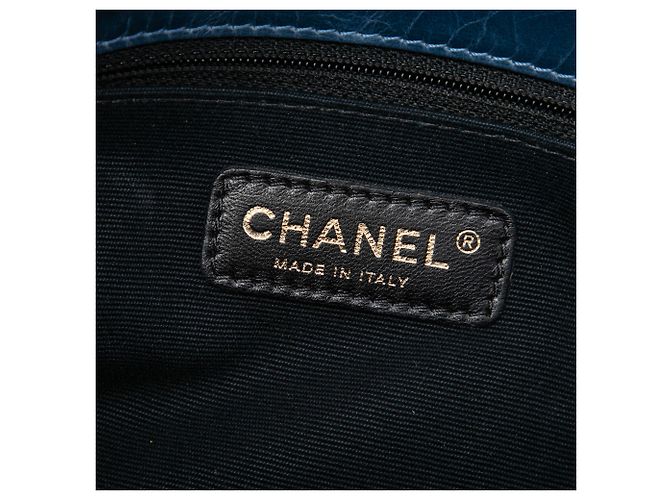 Borsa a tracolla Chanel Reissue 2.55 in pelle di vitello invecchiata matelassé blu - vista 5