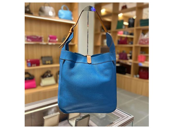 Bolsa de ombro Hermès em couro azul - vista 2