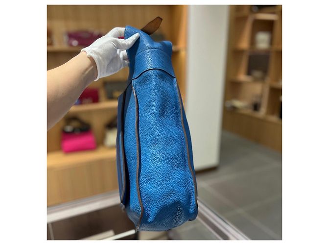 Bolsa de ombro Hermès em couro azul - vista 3