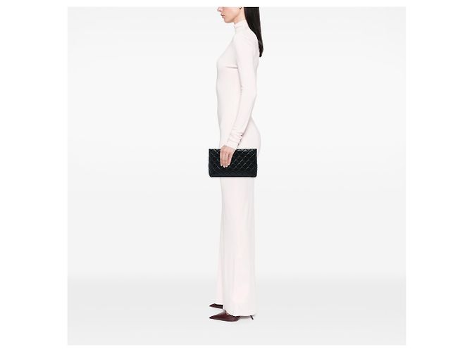 Pochette Chanel en agneau matelassé noir avec fermoir kiss lock - vue 5