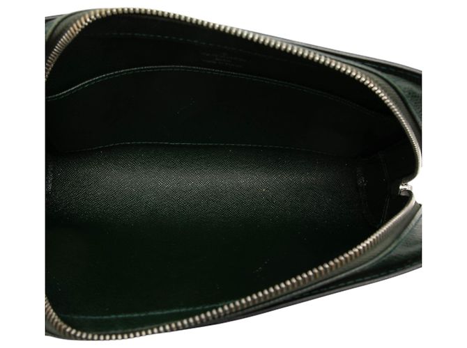Louis Vuitton Pochette Baikal aus grünem Taiga-Leder Dunkelgrün - Ansicht 4