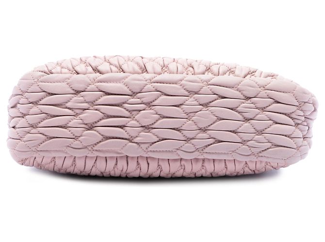 Borsa a tracolla Miu Miu in nappa matelassé rosa con catena di cristalli - vista 3