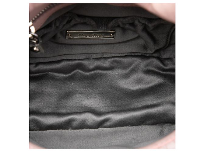 Borsa a tracolla Miu Miu in nappa matelassé rosa con catena di cristalli - vista 4