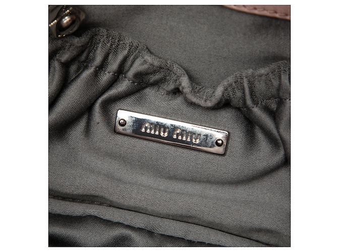 Borsa a tracolla Miu Miu in nappa matelassé rosa con catena di cristalli - vista 5