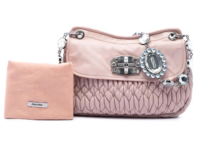 Borsa a tracolla Miu Miu in nappa matelassé rosa con catena di cristalli - vista 7